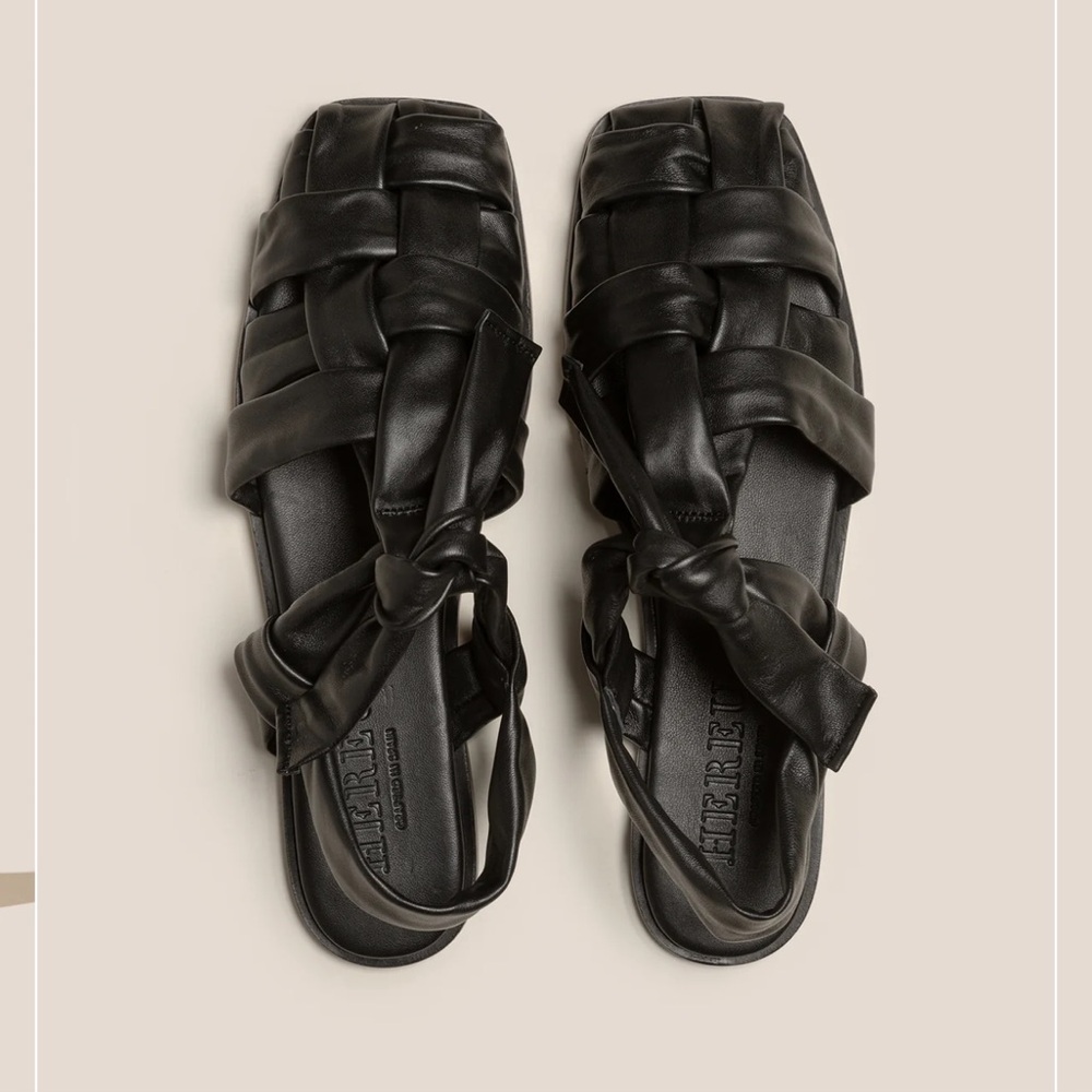 Hereu BENA
Interwoven Knotted T-bar Sandal